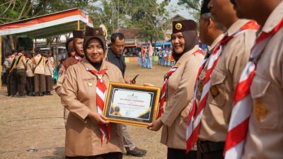 Anggota Pramuka Peroleh Penghargaan dari Wakil Bupati