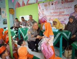 Polres Purworejo Berikan Buku Untuk Anak PAUD