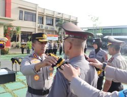 Dua Kapolsek Peroleh Kenaikan Pangkat Penghargaan