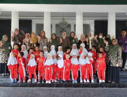 Anak TK dan PAUD Pejagran Gembira Bertemu Bupati