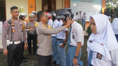 police goes to school