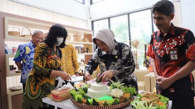 Peringati HUT Dekranas, Bupati Minta Dekranasda Gencarkan Promo Produk Lokal