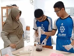 Dua Siswa SMP Darul Hikmah Buat Sabun Atasi Penyakit Kulit
