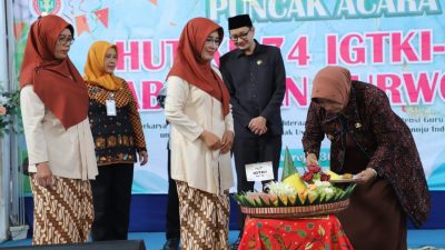 Ribuan Guru TK-PAUD Menari Kolosal Tari Bathok