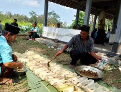 Nazar Terkabul, Warga Kemanukan Potong Kambing dan Masak di Pesanggrahan Eyang Manurejo