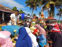 Warga Cengkawakrejo Antusias Sajikan Atraksi Seni dan Rebutan Gunungan