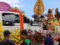 Ajak Manfaatkan Bank Jateng, Titi Prabandari dan Wuling Air EV Turut Diarak Dalam Karnaval
