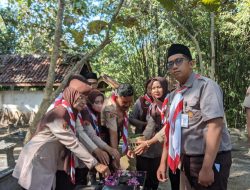 Sambut Hari Pramuka, Kwarran Pituruh Adakan Bakti Sosial dan Ziarah Makam Pahlawan