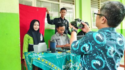 Sukseskan Pilkada Serentak 2024, Panwascam Kemiri Kawal Rekam E-KTP Pemilih Pemula
