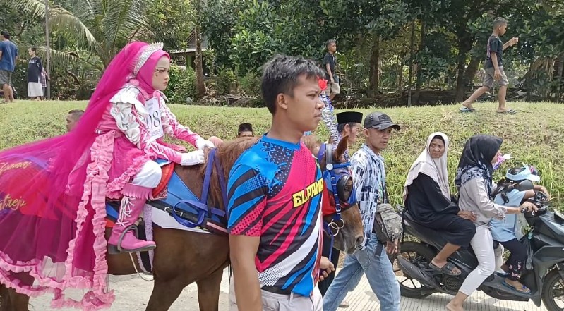Pawai ta'aruf girimulyo