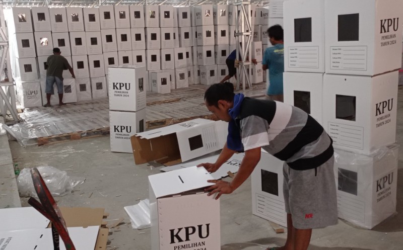 Perakitan kotak suara