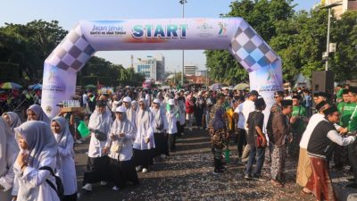 Seribuan Santri Ramaikan Jalan Sehat Puncak Perayaan HSN 2024