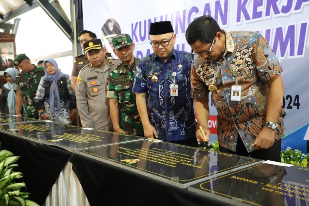 pj gubernur resmikan proyek