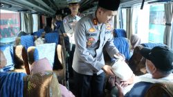 Pengguna Terminal Type A Purworejo Peroleh Takjil dari Polres