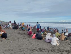 Pantai Dewaruci Jatimalang Jadi Destinasi Favorit Wisatawan Saat Libur Lebaran