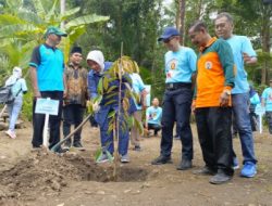 Jelang Puncak Reuni Akbar, Muda Ganesha Berikan Ribuan Bibit Pohon