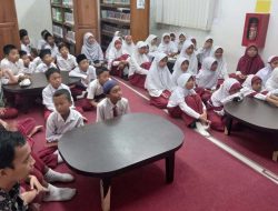 Kunjungi Perpustakaan Bantu Siswa Kembangkan Imajinasi