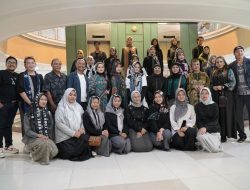 Siswa SMK An-Nawawi Mlilir Tampil di Ajang “Fresh and Beauty” Galeria Mall: Tampilkan Karya Modest Wear Berbahan Batik dan Denim
