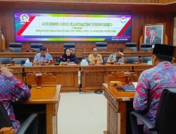 Audiensi Panas! DPRD Purworejo Tanggapi Tuntutan Gaji ke-13 dan Status Perangkat Desa