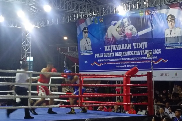 Petinju Sultan Jaya Winata saat bertanding dengan wakil dari Sragen.