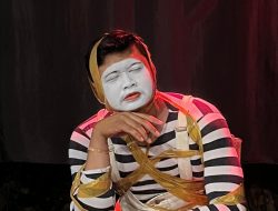 Seniman Ini Suarakan Isu Kebudayaan Purworejo Lewat Pantomime di Lemah Tuah