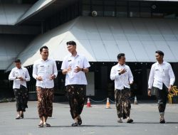Sarung Batik bagi ASN Pemprov Jateng, Gus Yasin: Angkat Ekonomi dan Lestarikan Warisan Budaya