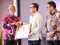 Ahmad Luthfi dan Taj Yasin Raih Penghargaan Satria Leader Award