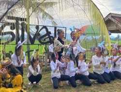 Tujuh Tahun Pasar Inis Bertahan, Festival Tumpeng Telang Perkuat Kolaborasi Budaya