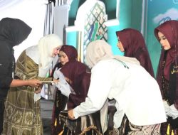 Serahkan Bisyaroh dari Pemprov Jateng, Ning Nawal Ajak Dekatkan Diri dengan Al-Qur’an