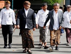 Setahun Holopis Kuntul Baris