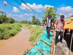 Korban Banjir Plumbon Dapat Bantuan, Normalisasi Sungai dan Huntara Disiapkan