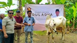 Mensesneg Prasetyo Hadi Bagikan Hewan Kurban Sapi dan Kambing di Purworejo