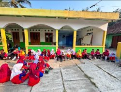 MPLS SDN Kedunggong Diisi Jalan Santai Keliling Desa, Kenalkan Lingkungan Sekolah kepada Siswa Baru