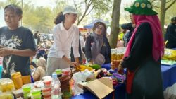 Mbak Thifa Kampanyekan Gerakan Larisi UMKM di Festival Layang-Layang Ketawang
