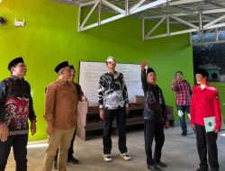 Siswa MIN 3 Puworejo Belajar di Teras Madrasah Jadi Perhatian Wibowo Prasetyo